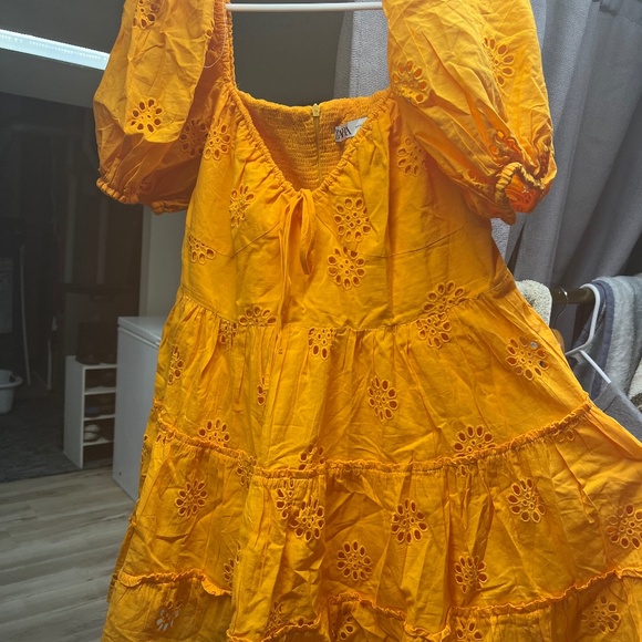 Zara orange dress (looks yellow in lighting) - Picture 3 of 3